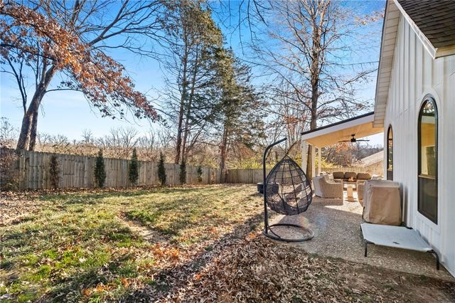 2784 N Raintree Drive, Fayetteville, AR 72703