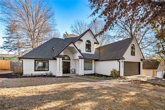 2784 N Raintree Drive, Fayetteville, AR 72703