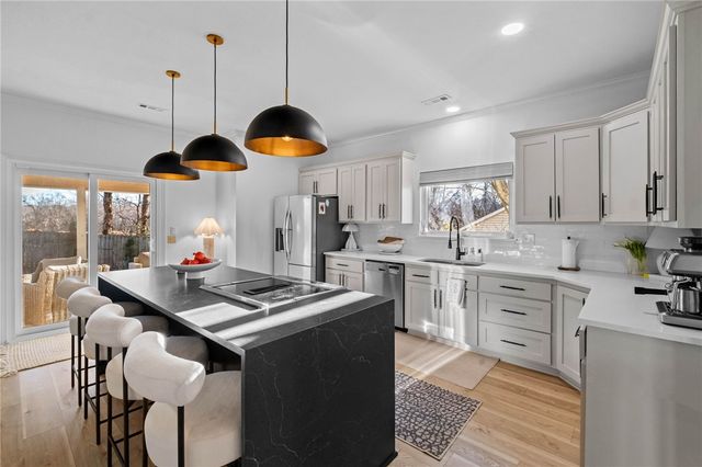 2784 N Raintree Drive, Fayetteville, AR 72703