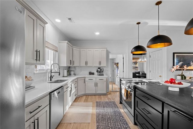 2784 N Raintree Drive, Fayetteville, AR 72703