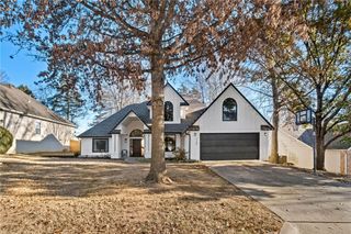 2784 N Raintree Drive, Fayetteville, AR 72703