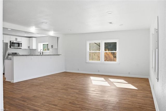 3104 Nansemond PW, Suffolk, VA 23434