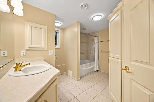 3900 W 47th Street, Edina, MN 55424