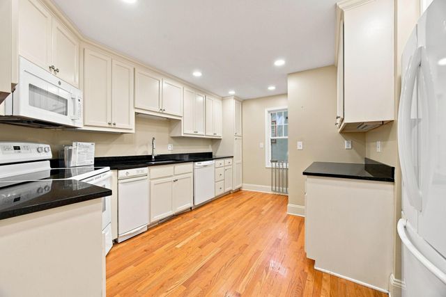 3900 W 47th Street, Edina, MN 55424