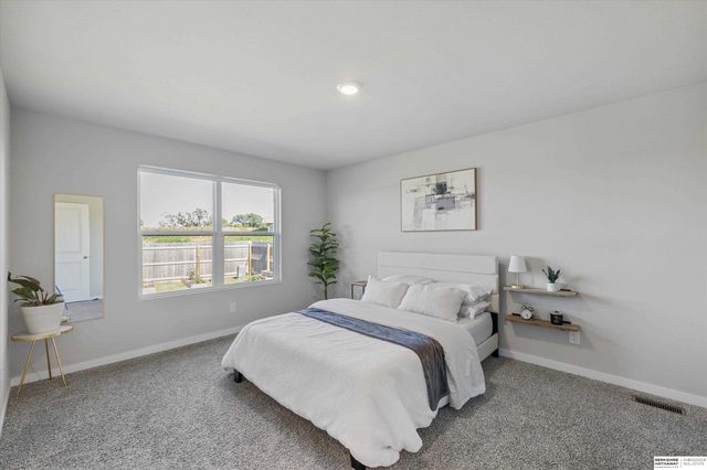 9408 Reynolds Street, Omaha, NE 68122