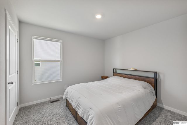 9408 Reynolds Street, Omaha, NE 68122