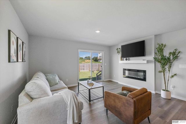 9408 Reynolds Street, Omaha, NE 68122