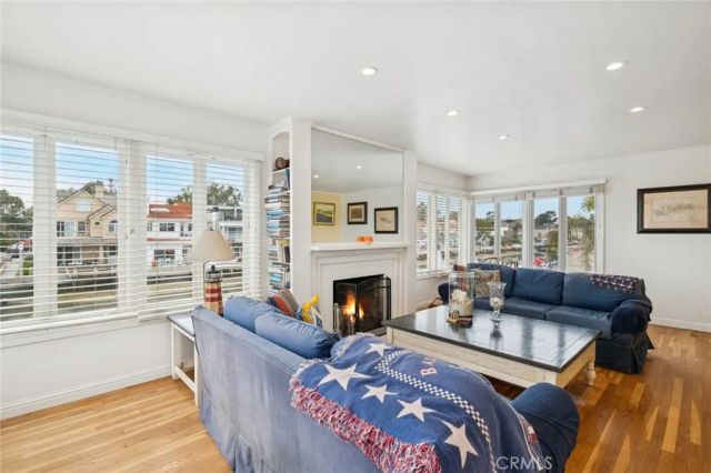 200 Grand Canal, Newport Beach, CA 92662