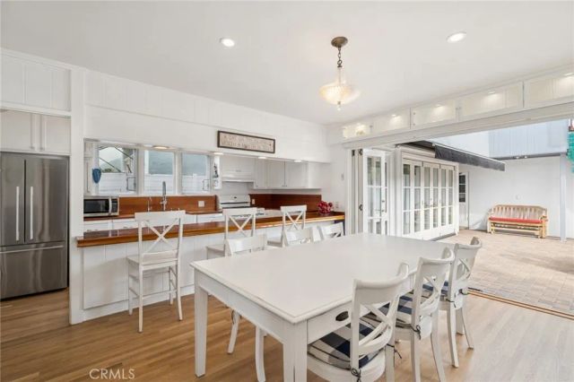 200 Grand Canal, Newport Beach, CA 92662
