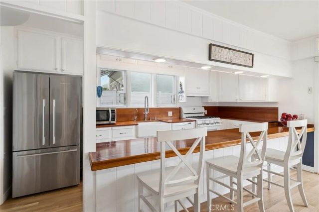 200 Grand Canal, Newport Beach, CA 92662