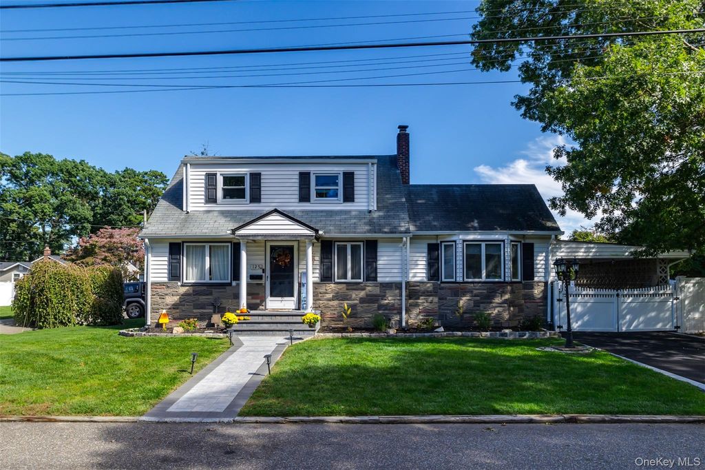 125 Carroll Avenue, Ronkonkoma, NY 11779 — exterior