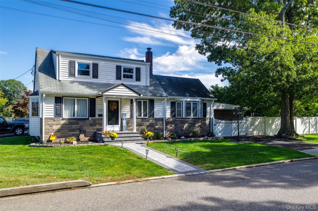 125 Carroll Avenue, Ronkonkoma, NY 11779 — photo 2