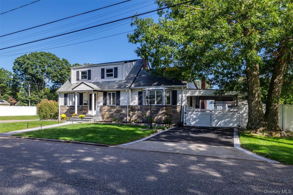 125 Carroll Avenue, Ronkonkoma, NY 11779 — photo 3