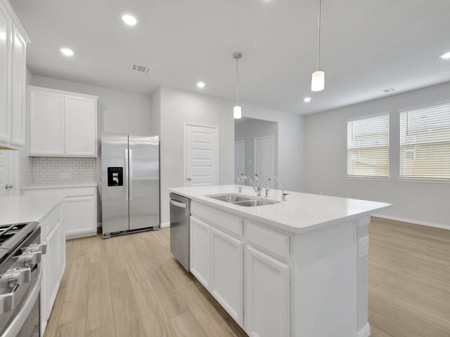 104 Clay Creek Lane, Montgomery, TX 77316