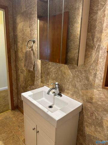 1931 Noccalula Road, Gadsden, AL 35904