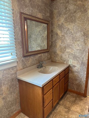 1931 Noccalula Road, Gadsden, AL 35904