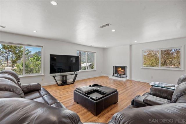 3548 Laurashawn Ln, Escondido, CA 92026