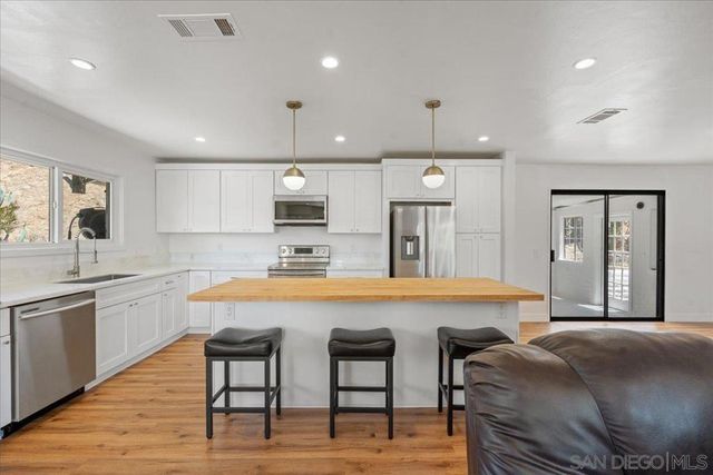 3548 Laurashawn Ln, Escondido, CA 92026