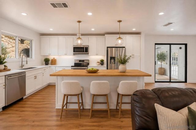 3548 Laurashawn Ln, Escondido, CA 92026