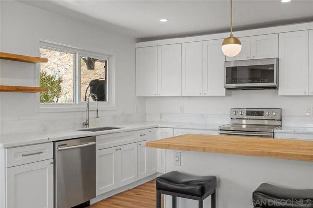 3548 Laurashawn Ln, Escondido, CA 92026