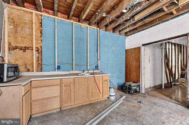 504 STUYVESANT AVE, Trenton, NJ 08618