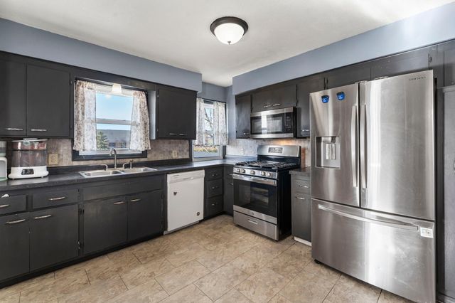 2130 Douglas Drive N, Golden Valley, MN 55422