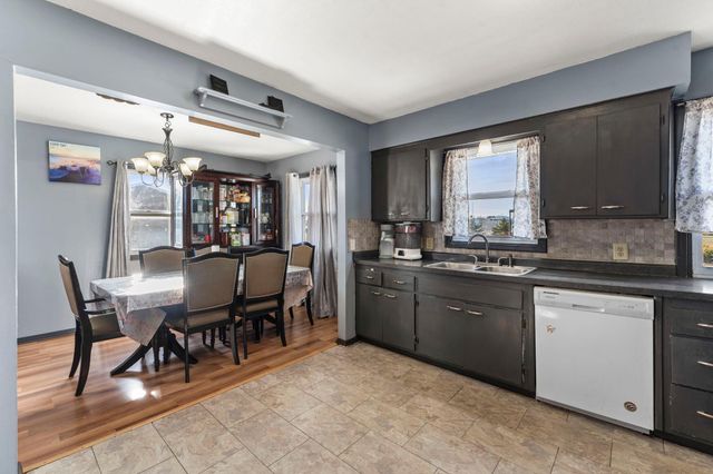 2130 Douglas Drive N, Golden Valley, MN 55422