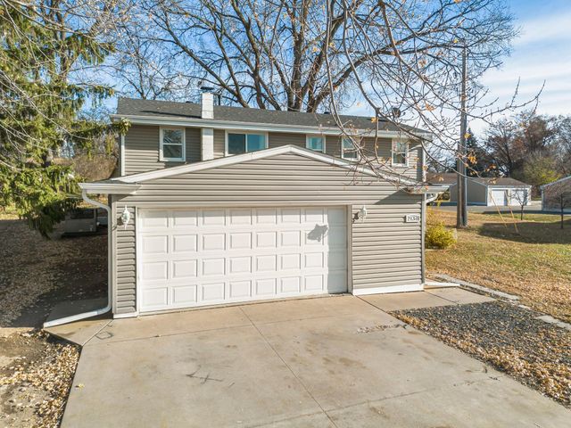 2130 Douglas Drive N, Golden Valley, MN 55422