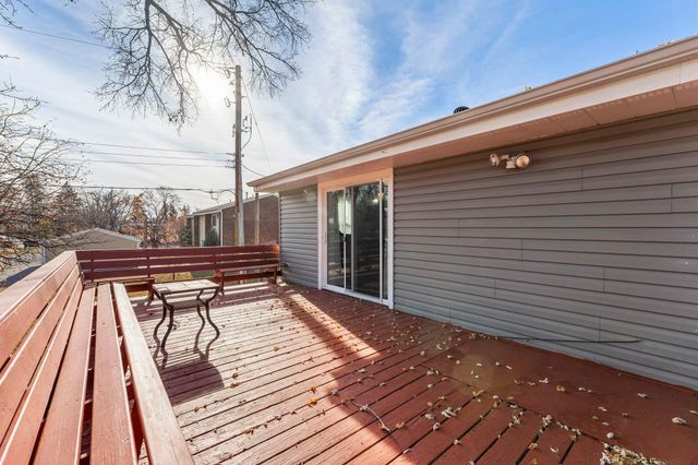 2130 Douglas Drive N, Golden Valley, MN 55422