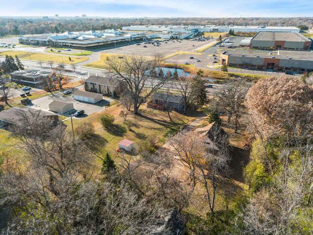 2130 Douglas Drive N, Golden Valley, MN 55422