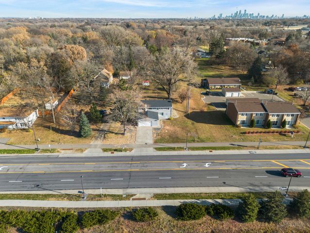 2130 Douglas Drive N, Golden Valley, MN 55422