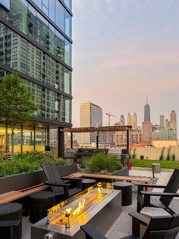 808 N Cleveland Avenue 1812, Chicago, IL 60610