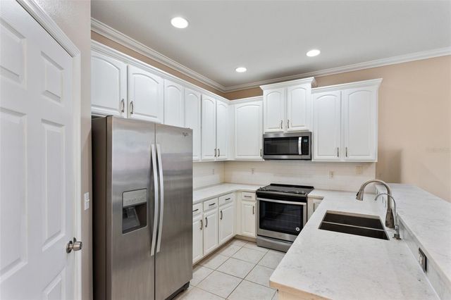 946 DAVENWOOD COURT, Ocoee, FL 34761