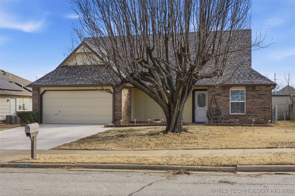 12021 S Forest Place, Jenks, OK 74037