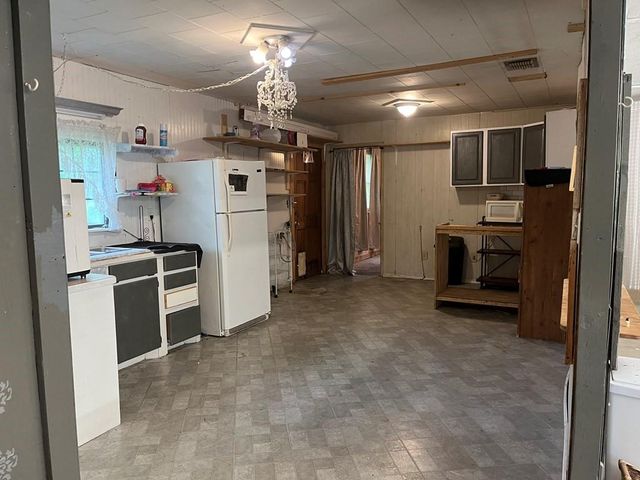 603 Highway 147, Broaddus, TX 75929