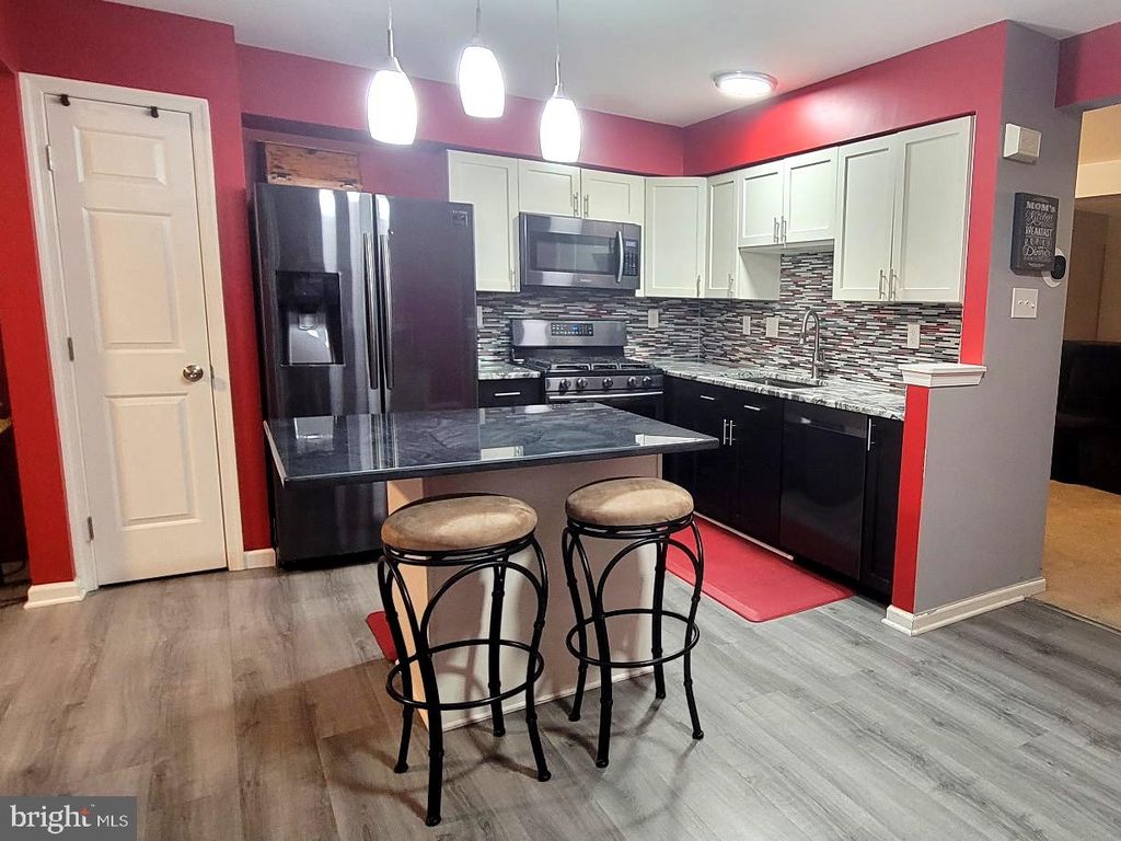 9861 BAYLINE CIR, Owings Mills, MD 21117