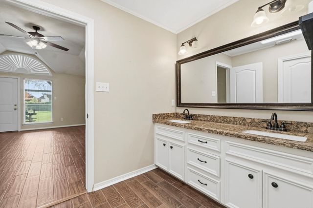 14 E Forest Court, Conroe, TX 77384