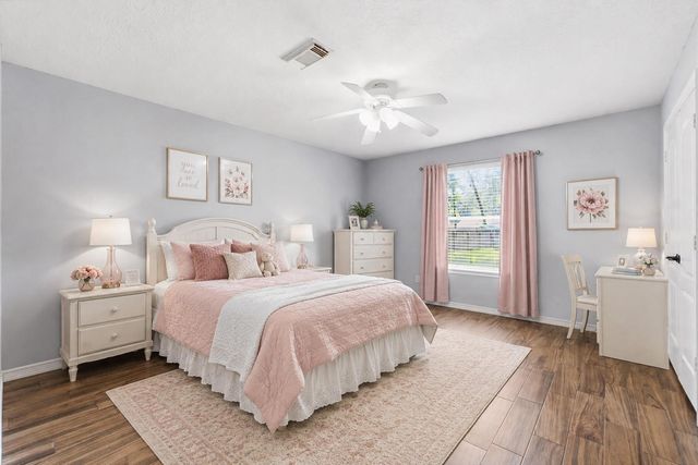 14 E Forest Court, Conroe, TX 77384