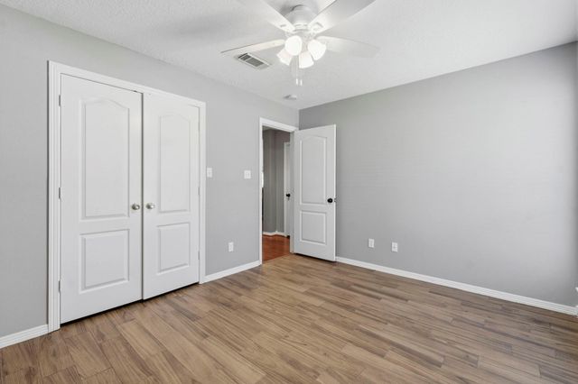 14 E Forest Court, Conroe, TX 77384