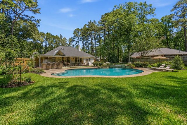 14 E Forest Court, Conroe, TX 77384