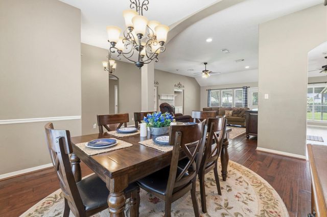 14 E Forest Court, Conroe, TX 77384