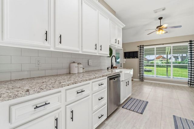 14 E Forest Court, Conroe, TX 77384