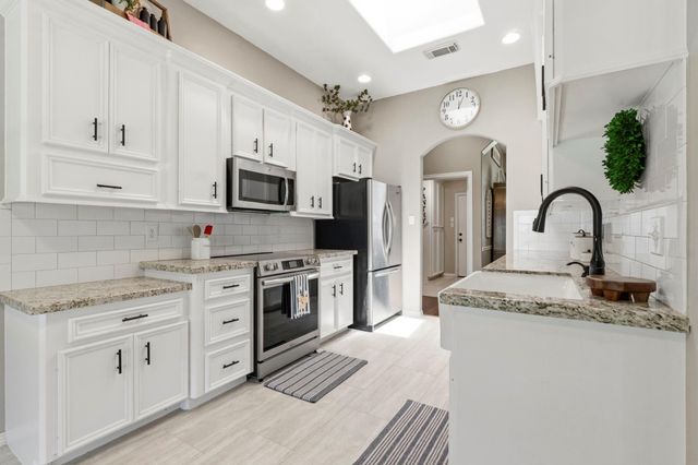 14 E Forest Court, Conroe, TX 77384