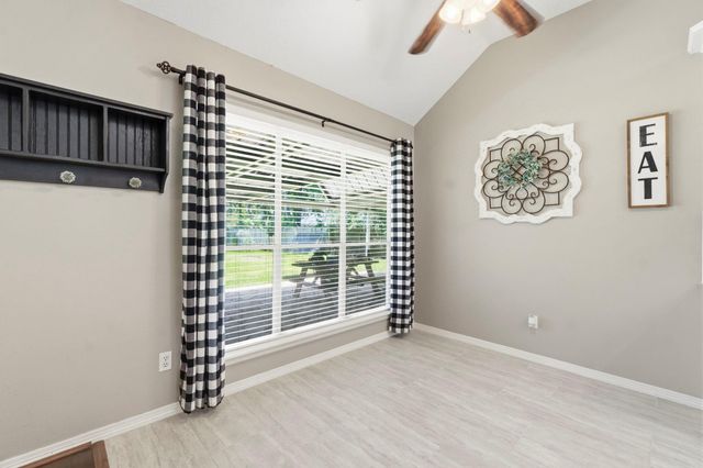 14 E Forest Court, Conroe, TX 77384