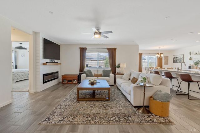 2146 W Escher Drive, Hanford, CA 93230