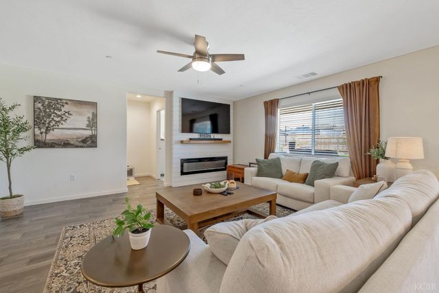 2146 W Escher Drive, Hanford, CA 93230