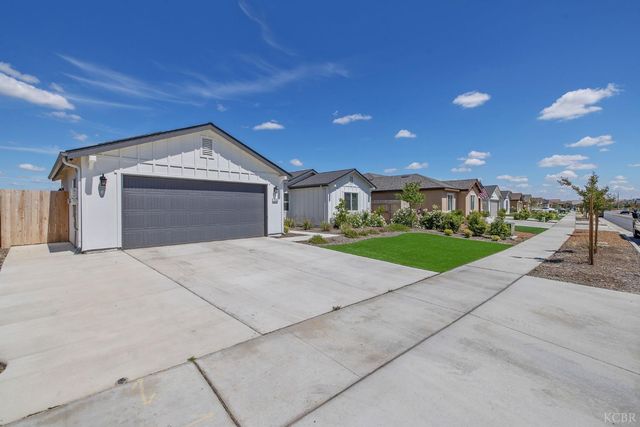 2146 W Escher Drive, Hanford, CA 93230