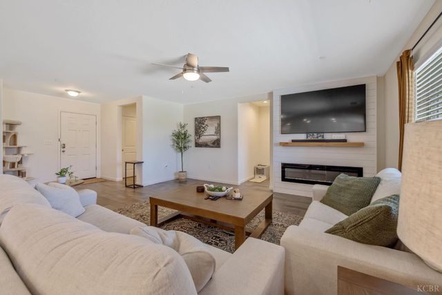 2146 W Escher Drive, Hanford, CA 93230