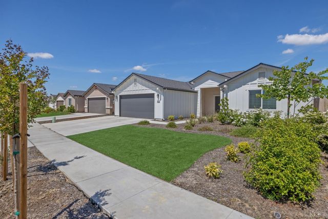 2146 W Escher Drive, Hanford, CA 93230