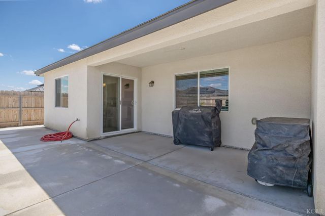 2146 W Escher Drive, Hanford, CA 93230